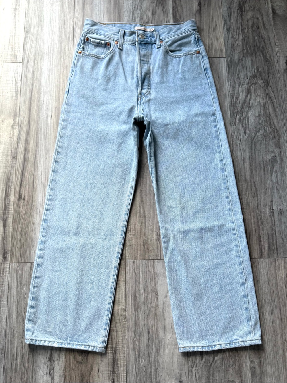 Levi’s Women’s Ribcage Straight Ankle in Classic Light Wash